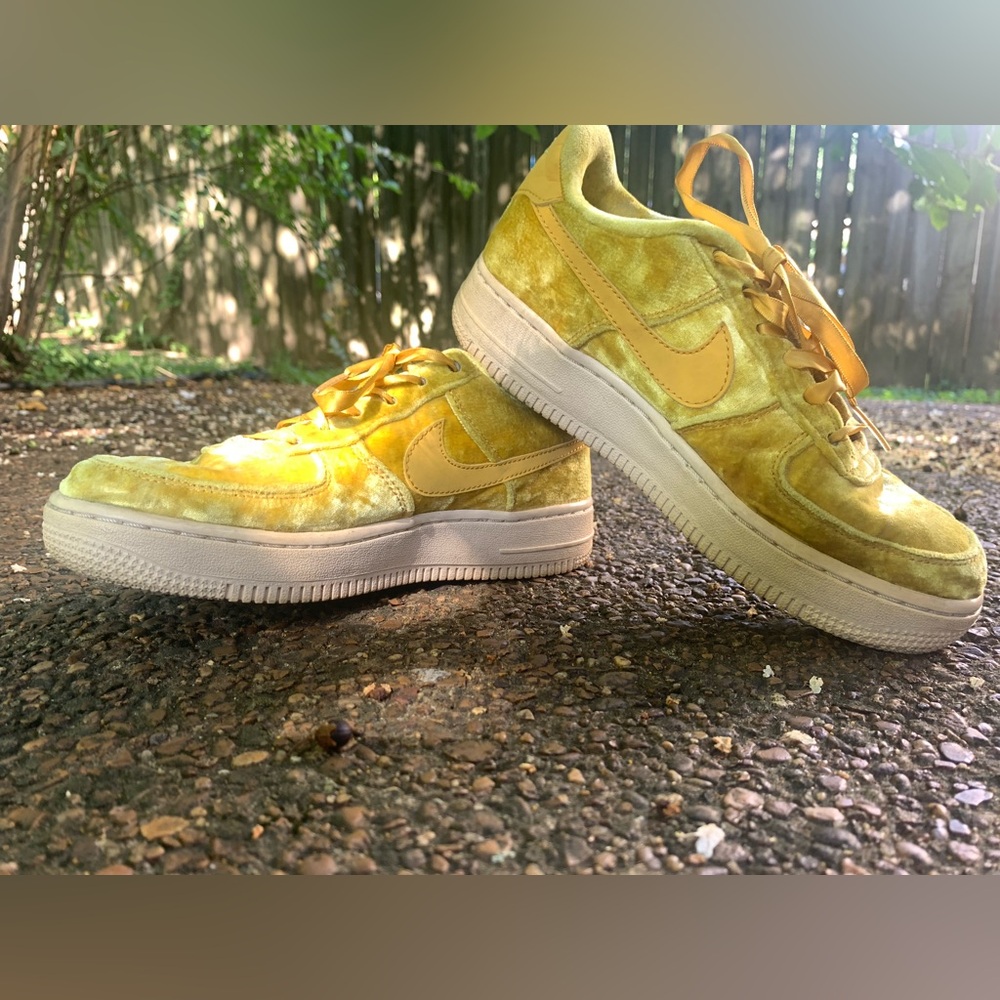Nike Air Air Force 1 Youth Sneakers ‘Mineral Gold’